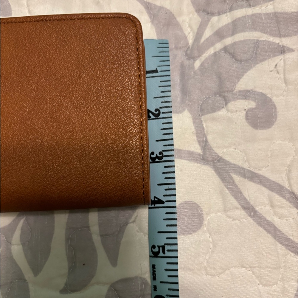 Universal Thread tan wristlet wallet - Picture 6 of 7